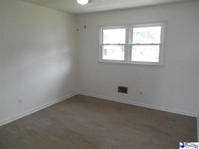 Building Photo - 1225 Hobart Dr