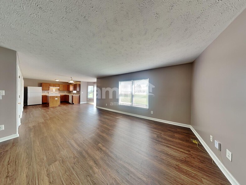 Building Photo - 787 Tulip Ln