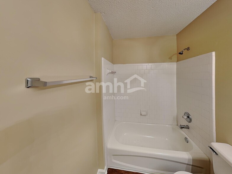 Building Photo - 2523 Davenham Ln