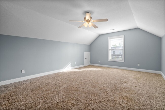 Building Photo - Pet Friendly Three Bedroom with Bonus!