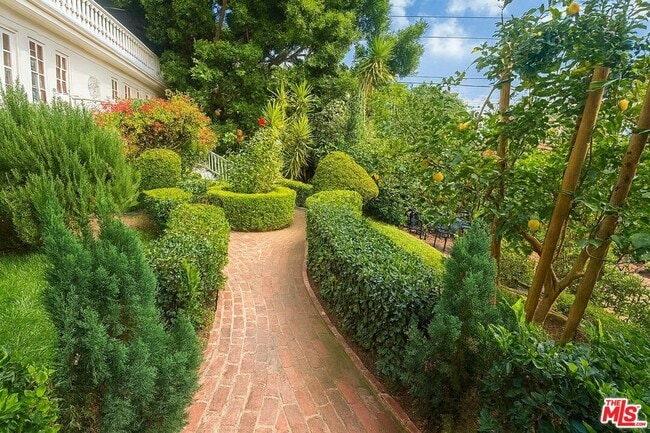 Building Photo - 8296 Presson Pl