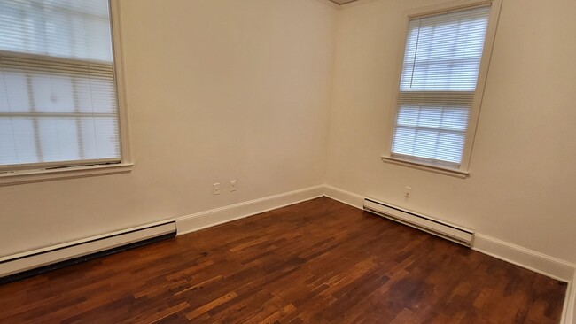 Building Photo - Two Bedroom Apt For Rent in Sumter SC with...