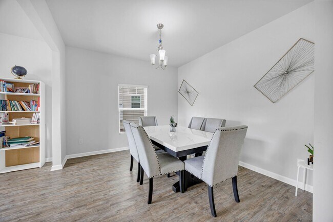 Building Photo - 300 Barony Pl Dr