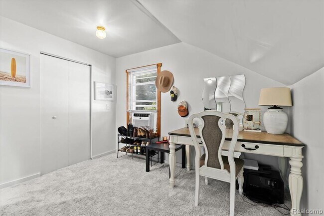 Building Photo - 423 Pingree Blvd