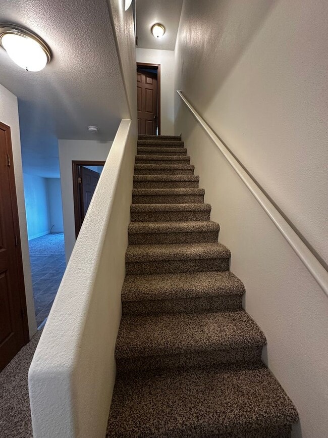 Building Photo - *Move In Special, Half off Rent! (See ad f...