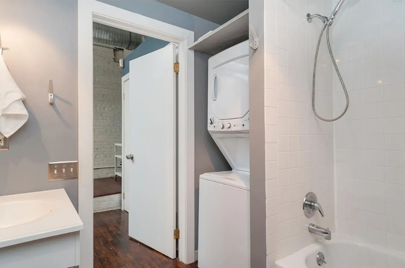 Building Photo - 429 N 13th St