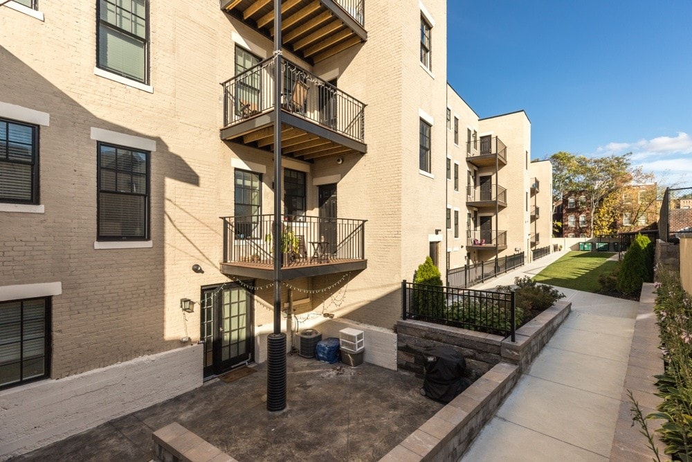 Building Photo - 12 Harvard Terrace