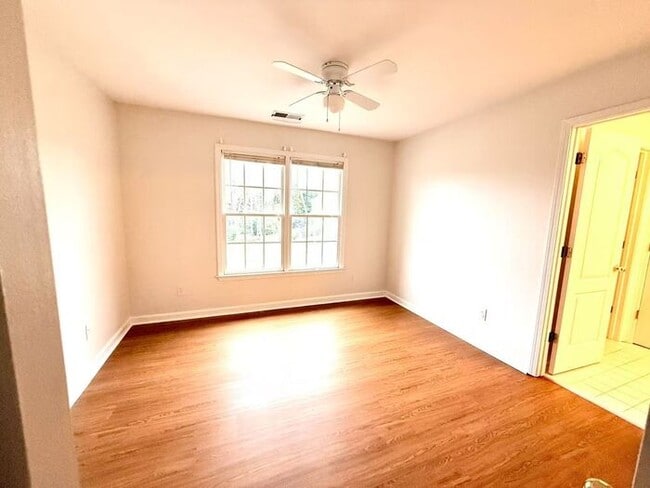 Building Photo - 12872 Waterside Dr