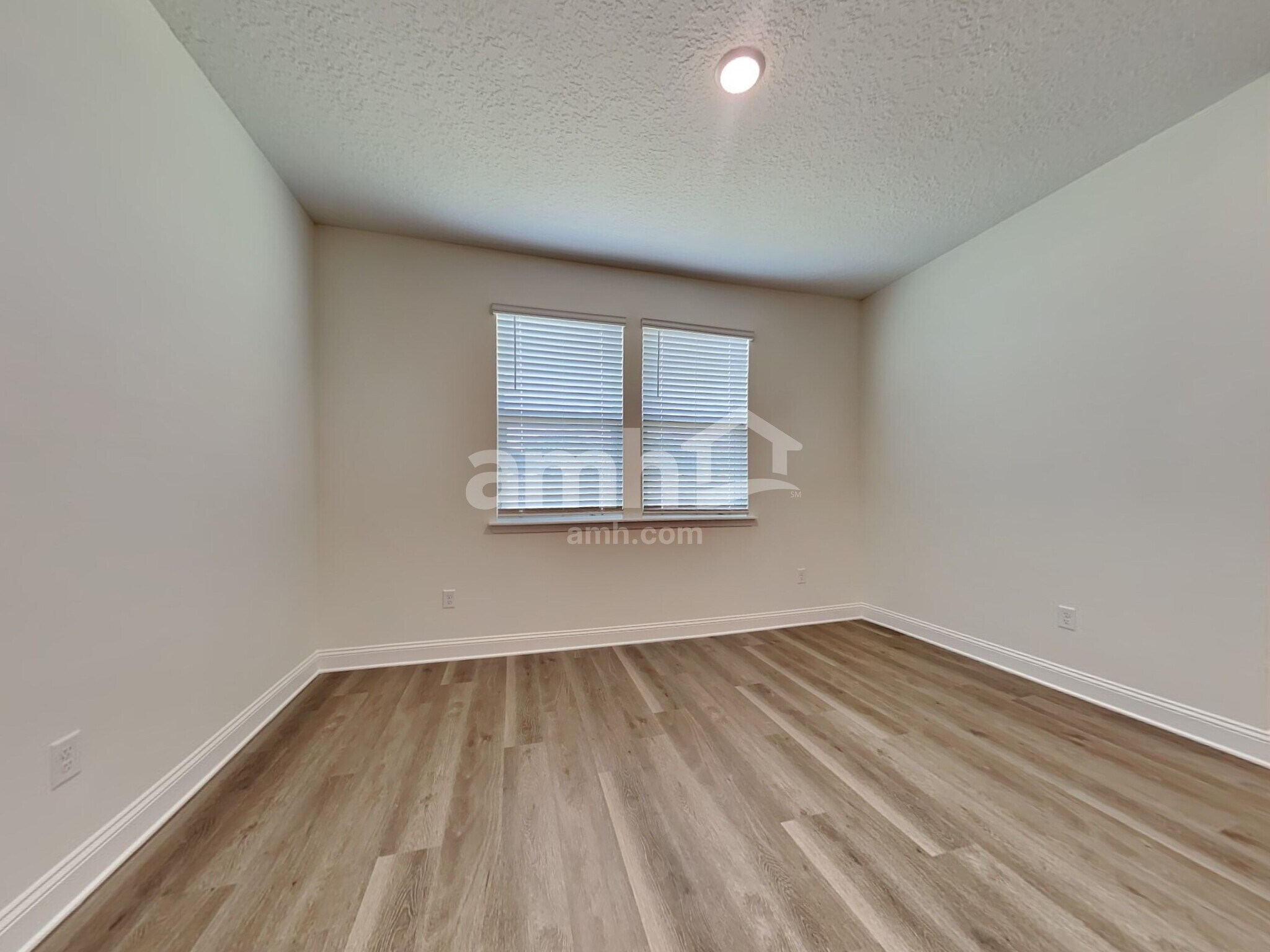 Building Photo - 11637 Hillside Dr