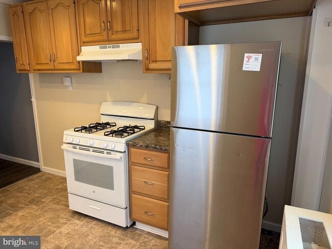 Building Photo - 126 E Berkley Ave