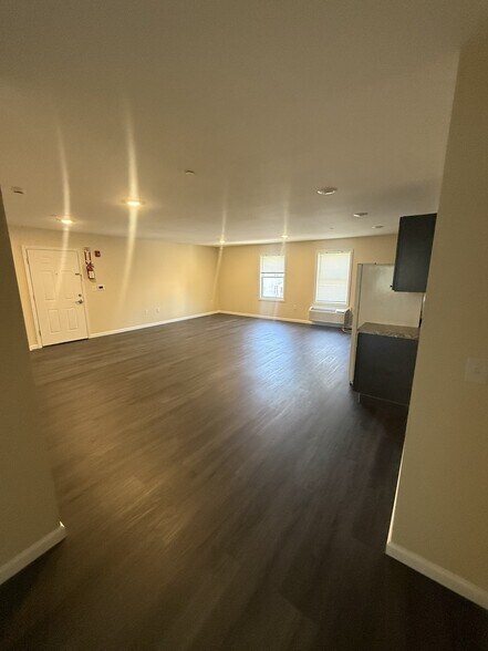 Building Photo - 219 Redmond St