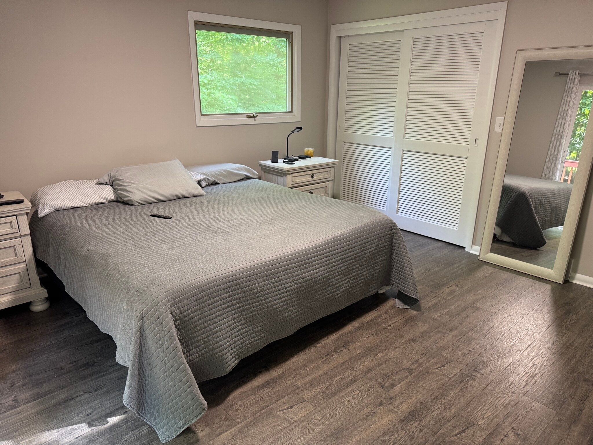Owners Suite, Bed - 1466 Lake Roger Dr