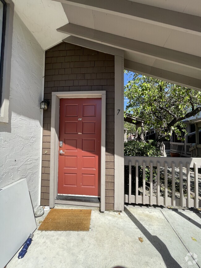 Building Photo - 850 Bellomy St