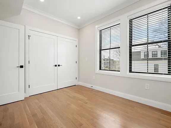 Building Photo - 281 Lamartine St
