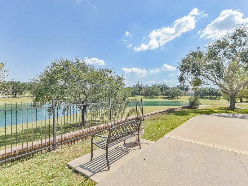 Building Photo - 2502 Bridge Hampton Way