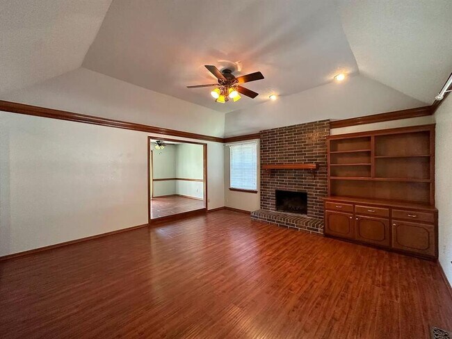 Building Photo - 512 Bonita Cir