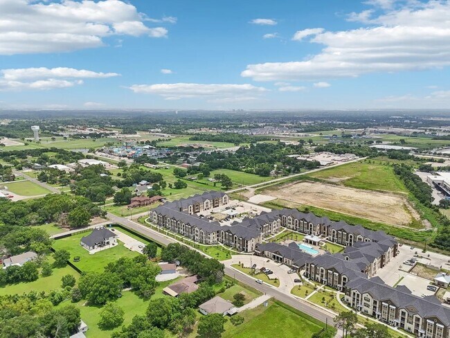 Building Photo - 906 S Rd