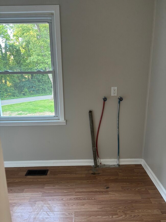 Building Photo - 10535 Hwy 231