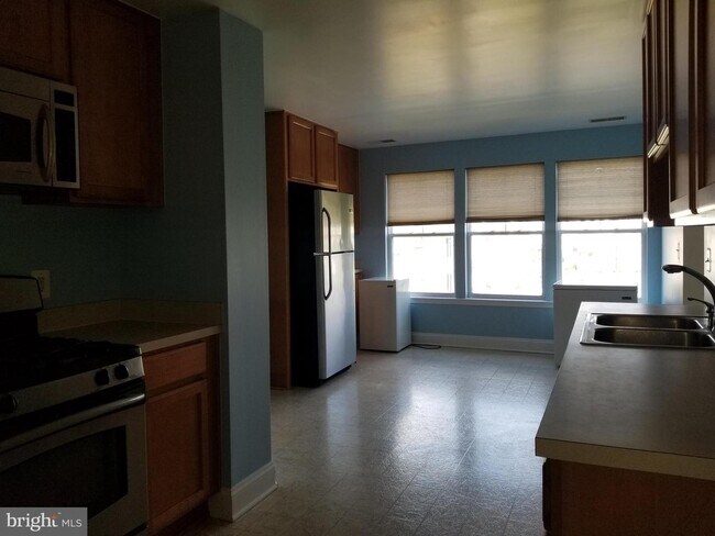 Building Photo - 12824 Clarksburg Square Rd