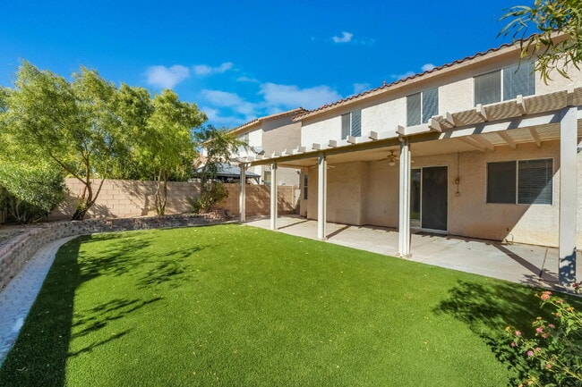 Building Photo - 4 bedroom, 2.5 bathroom, Summerlin Home, Low Maintenance Yard