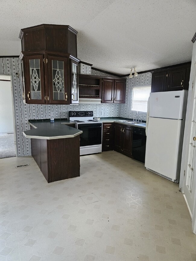 Building Photo - 3 Bedroom/2 bath mobile home