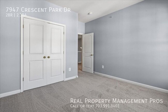 Building Photo - 7947 Crescent Park Dr