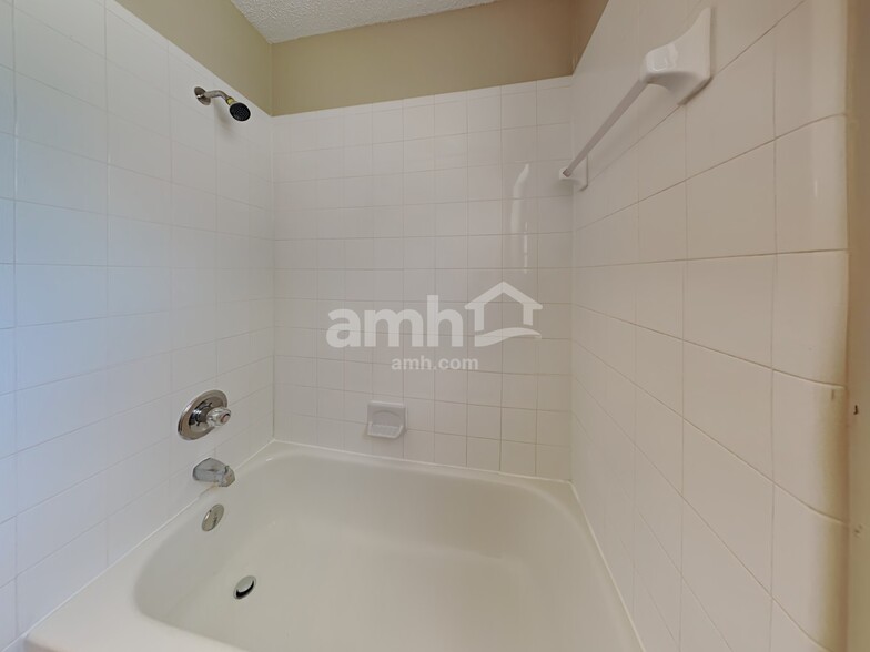 Building Photo - 7765 Spring Branch Dr N