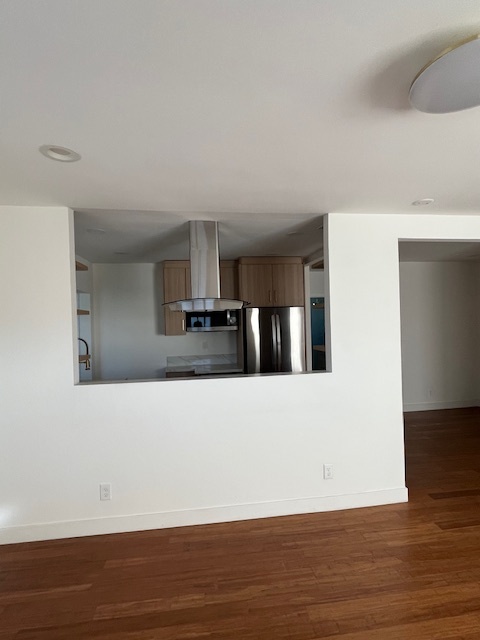 Front door view into Livingroom & kitchen - 2122 Arlington Ave