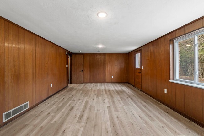 Building Photo - READY for Move-In! Fully RENOVATED 3 bedroom in PENN HILLS!