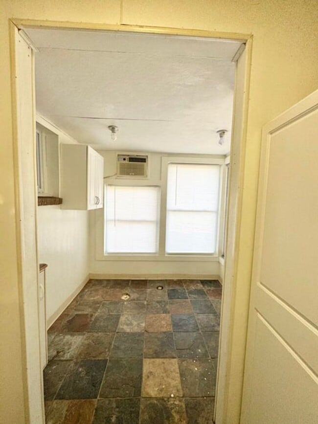 Building Photo - 5702 Fruitland Farm Rd