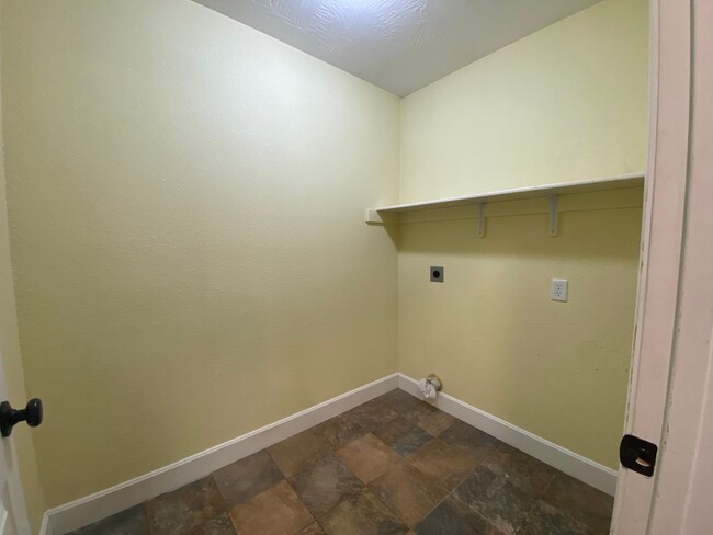 Building Photo - Your Dream Rental Awaits in Osage Hills – ...