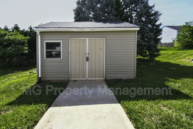 Building Photo - 722 Overlook Rd