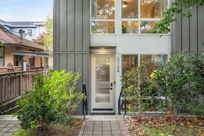 Building Photo - 2319 Franklin Ave E