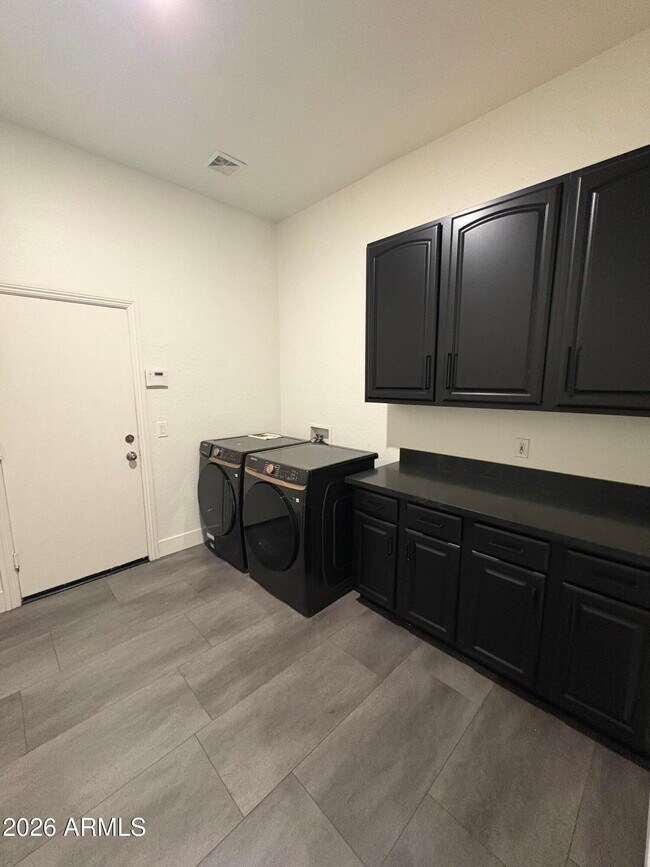 Building Photo - 39620 N Majesty Ct