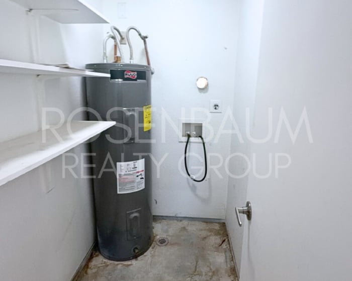 Building Photo - 713 W 1st Ave