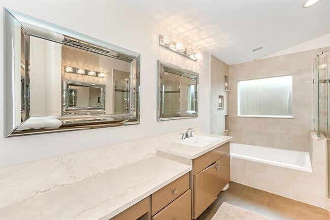 Building Photo - 8911 Birdwood Ct