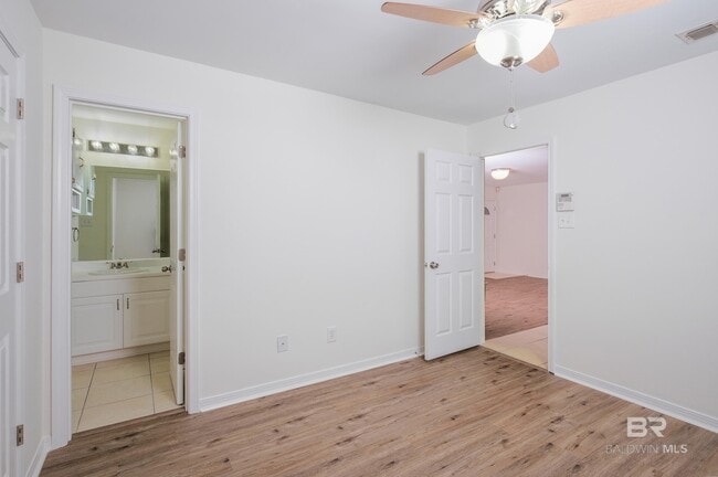 Building Photo - 8553 Garden Cir