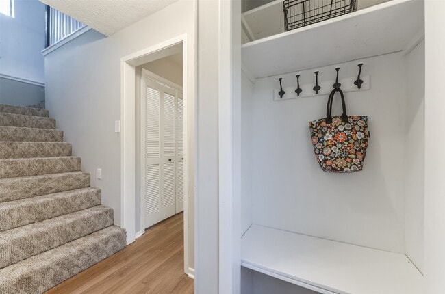 Building Photo - 22803 Merrymount Dr