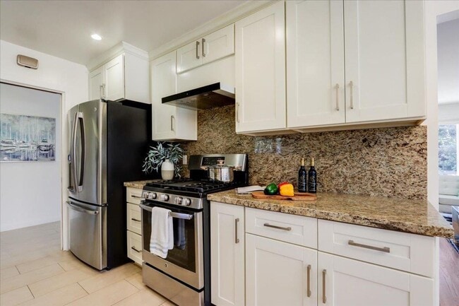 Building Photo - 4 Bedroom Home in Strawberry Park Stunner