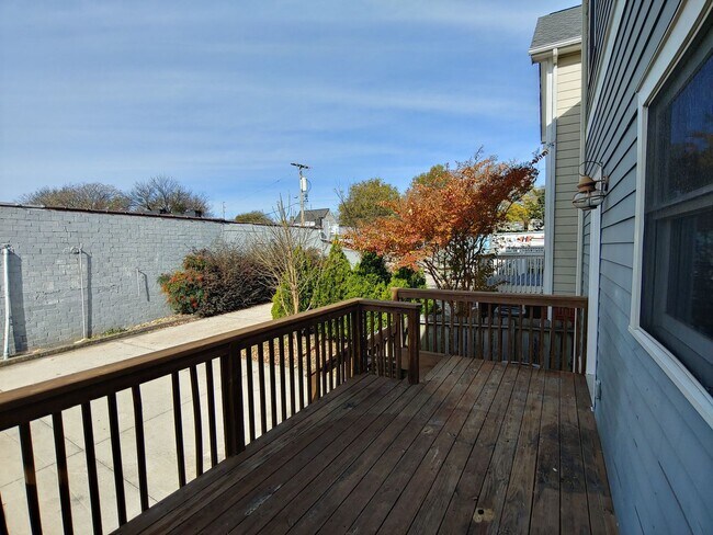 Building Photo - 3 Bedroom, 2.5 Bath Townhome Close to UTC!