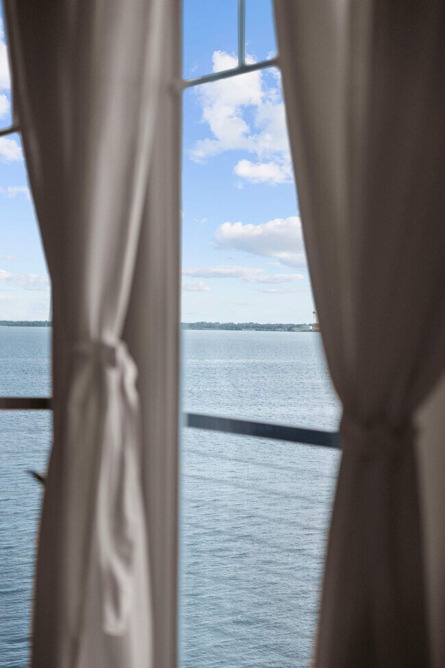 Building Photo - 516 Secretariat Dr