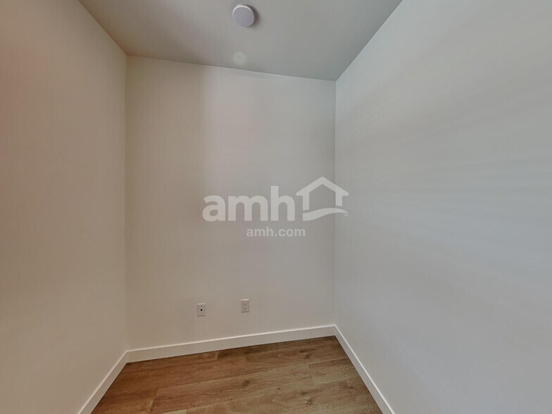 Building Photo - 6485 E Paseo Baranda