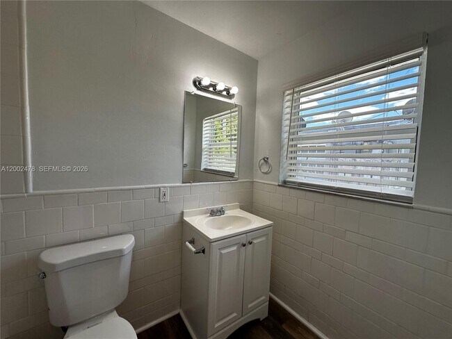 Building Photo - 2321 Madison St