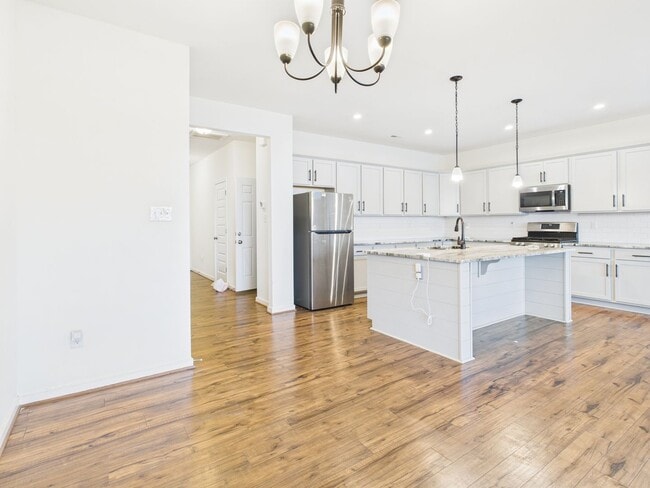 Building Photo - 6600 Wy Pt Dr