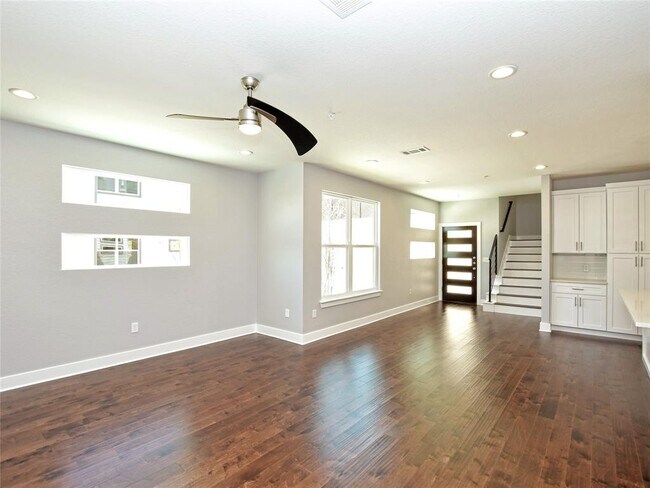 Building Photo - 1130 Lott Ave