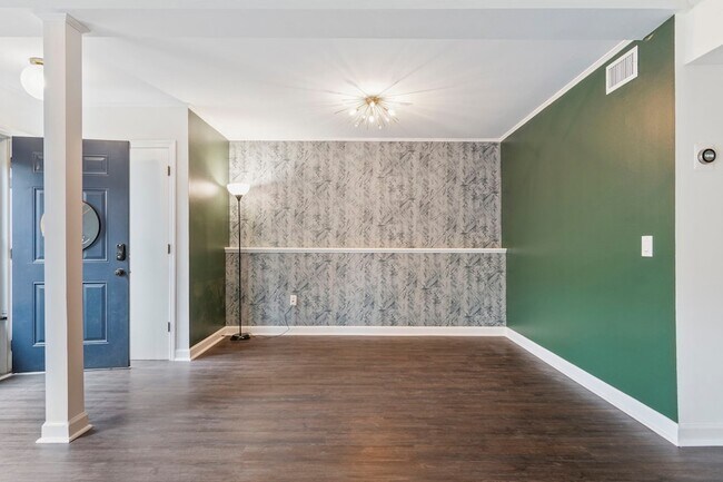 Building Photo - 2116 Hobbs Rd