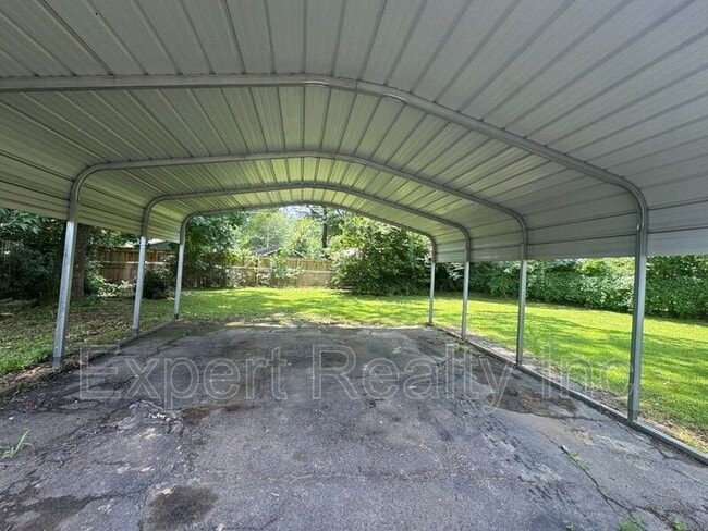 Building Photo - 305 Sterrett Ave