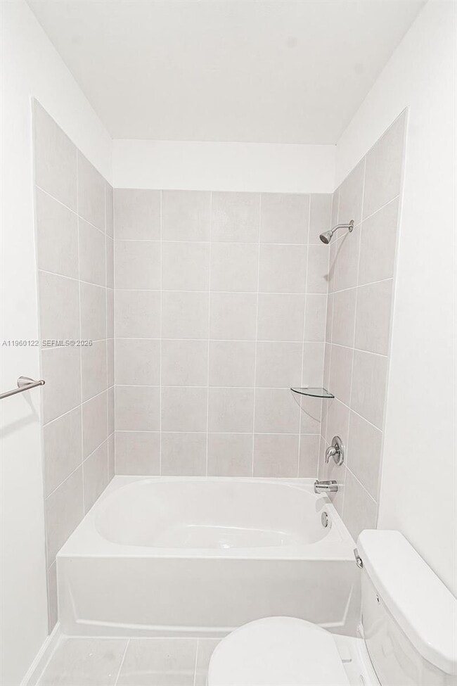 Building Photo - 2620 SE 28th Dr