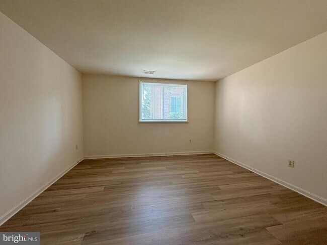 Building Photo - 4675 Logsdon Dr