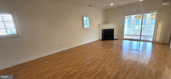 Building Photo - 34363 Summerlyn Dr